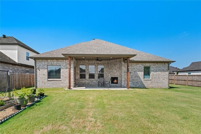 Building Photo - 230 Bequette Ln