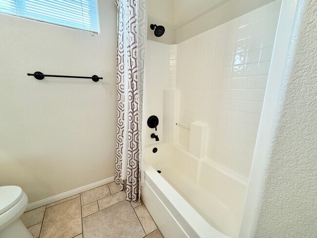 Building Photo - MOVE IN SPECIAL! FIRST TWO WEEKS RENT FREE...