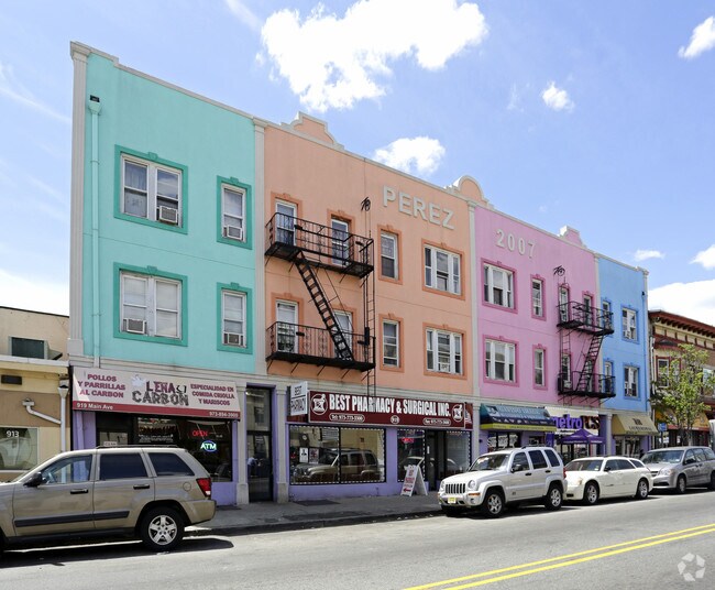 Primary Photo - 919-923 Main Ave