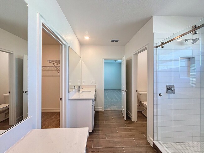 Building Photo - 11807 71st Ave E