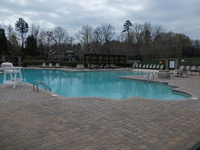 Building Photo - 3 Bed 2.5 Bath 2 story townhome in Christe...