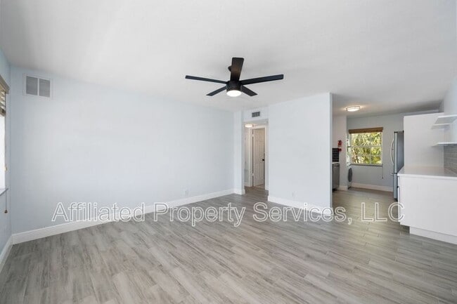 Building Photo - 5207 N Flagler Dr