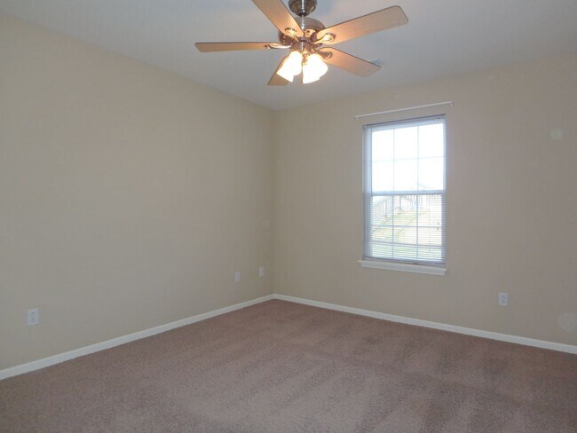 Building Photo - Nice 3 Bed 2 Bath House In Hunters Gate!