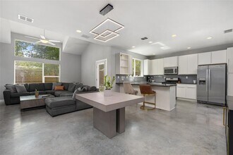 Building Photo - 301 W Stassney Ln