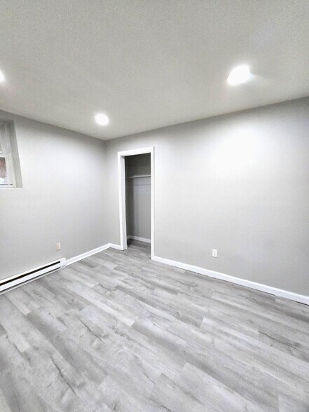 Building Photo - 457 Admiral St