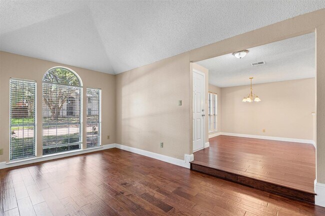 Building Photo - 715 E Ridge St