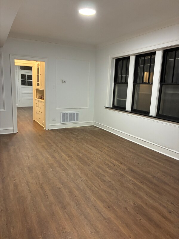 Building Photo - 7712 S Jeffery Blvd