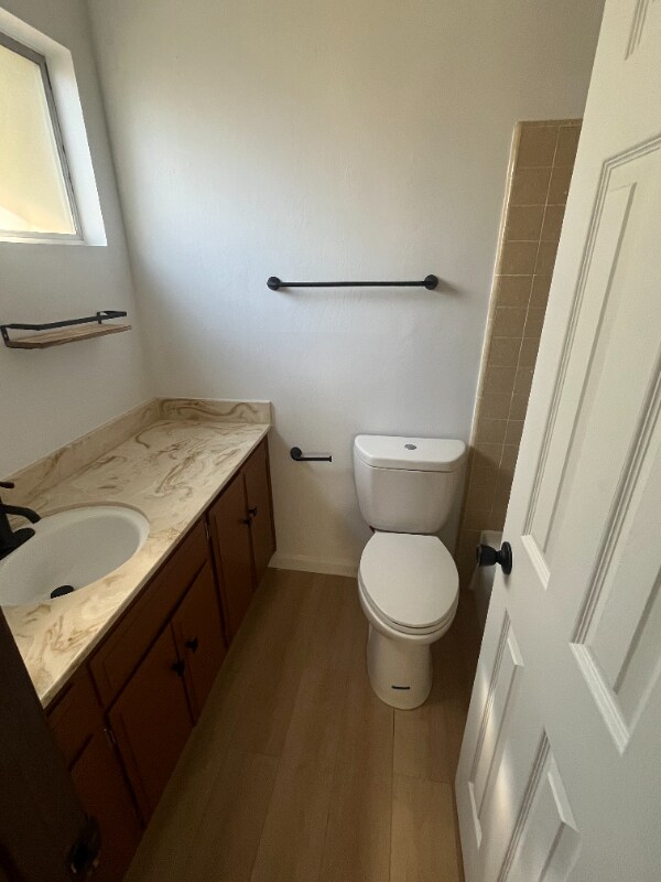 Building Photo - 675 E Victoria Ct