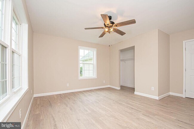 Building Photo - 25992 Old Valley Pike