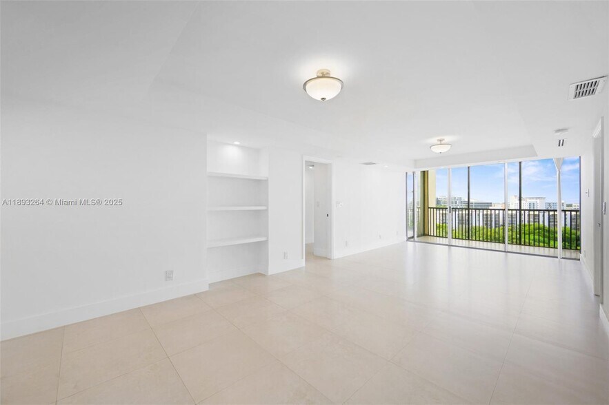 Building Photo - 20301 W Country Club Dr