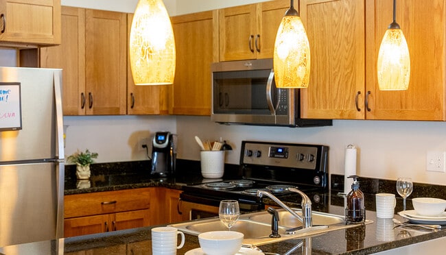 Building Photo - 2402 Clubhouse Ct