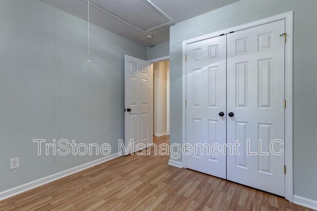 Building Photo - 5724 Henderson Oaks Dr