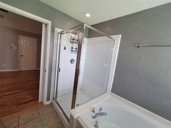 Building Photo - 8011 Aspen Dr