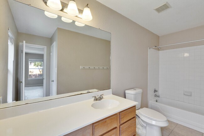 Building Photo - 1404 Baffin Cove