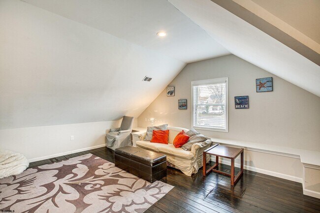 Building Photo - 200 N Essex Ave