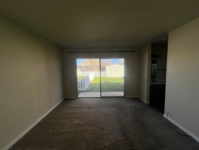 Building Photo - 3 Bed 2 Bath House located in the Heart of Tehachapi! Available 3/1/2026!