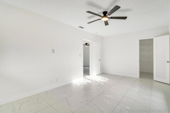 Building Photo - 100 SW 15th Ct
