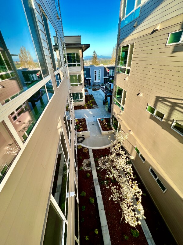 Building Photo - 2330 Yakima Ct