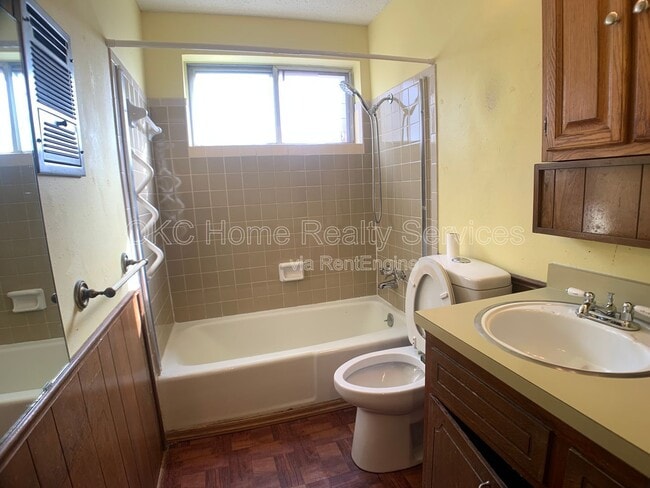 Building Photo - 4900 S Dimple Dr