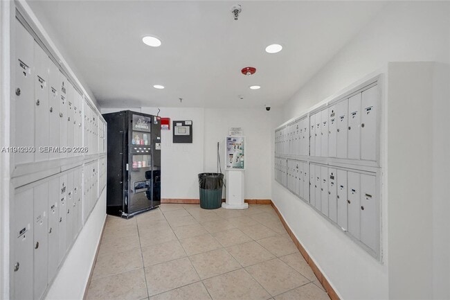 Building Photo - 9686 Fontainebleau Blvd