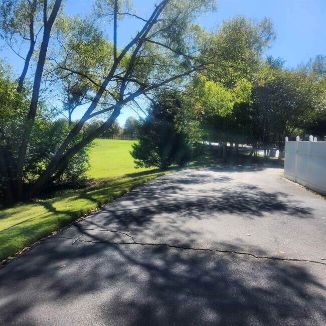 Building Photo - 1497 Castle Pines Cir