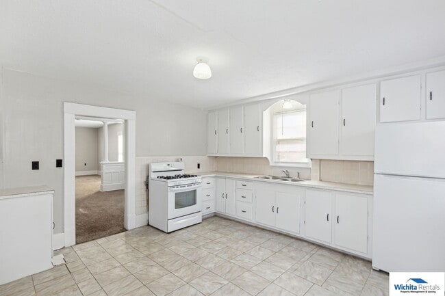 Building Photo - 1717 S Water St