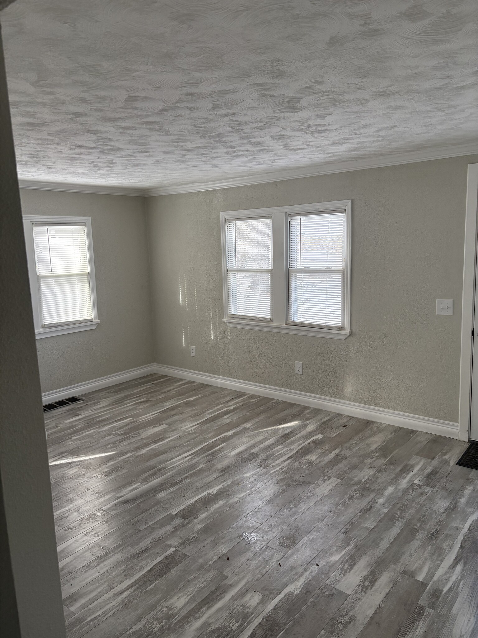 Building Photo - 601 Echo Rd