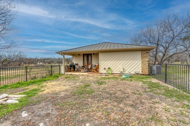 Building Photo - 603 Sunray