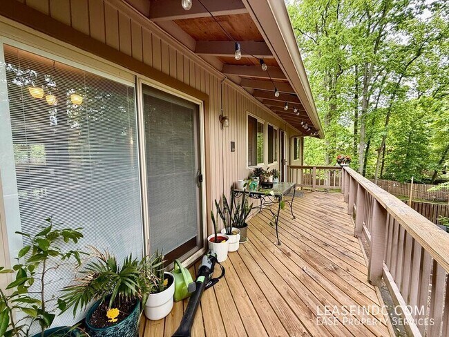 Building Photo - 6424 Hollins Dr