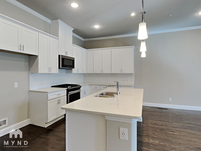 Building Photo - 2805 Lindale Dr