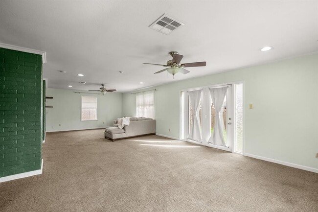 Building Photo - 611 Virginia Dr