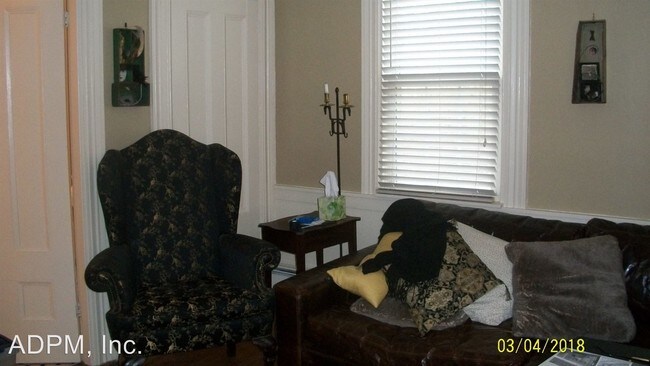 Building Photo - 2 br, 1.5 bath House - 234 Main St. #1