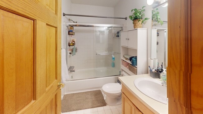 Building Photo - 543 Longshore Dr