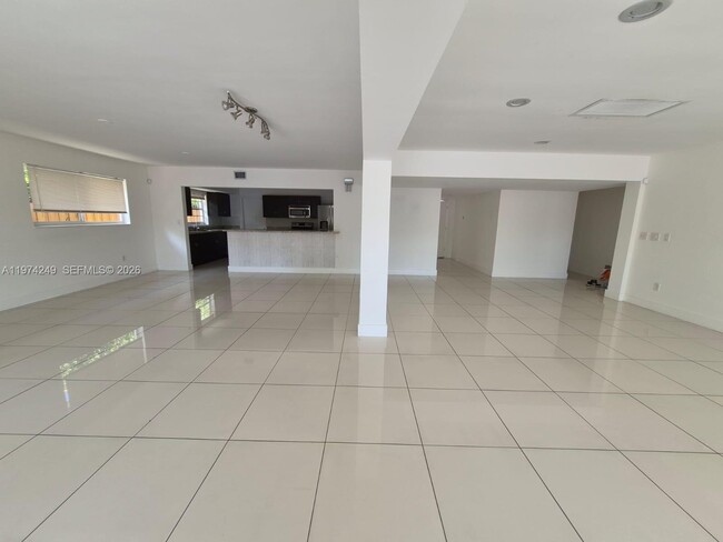 Building Photo - 1240 NE 83rd St