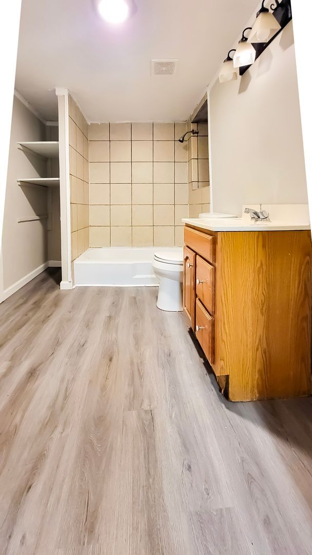 Building Photo - 2 BDRM 1 BATH