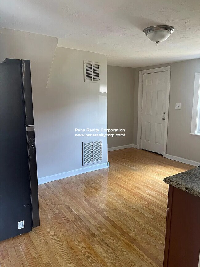 Building Photo - 130 South St