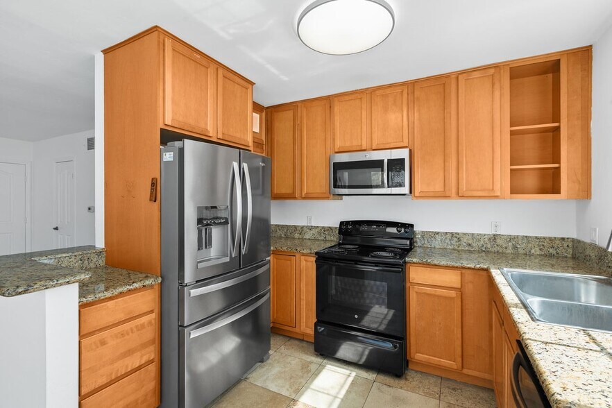 Building Photo - 1499 Broadway