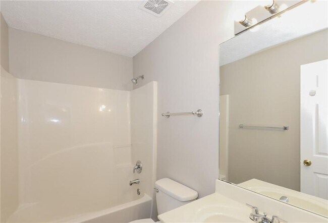 Building Photo - 742 Bridgewood Ct
