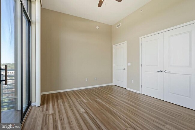 Building Photo - 2720 S Arlington Mill Dr