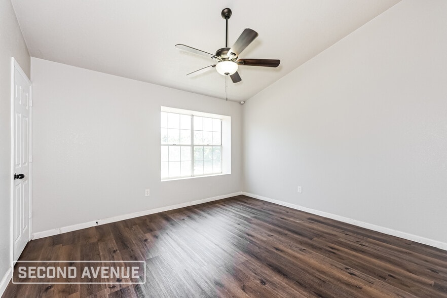Building Photo - 2712 Creekwood Ln