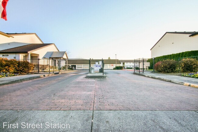 Building Photo - 16119 SE 1st St