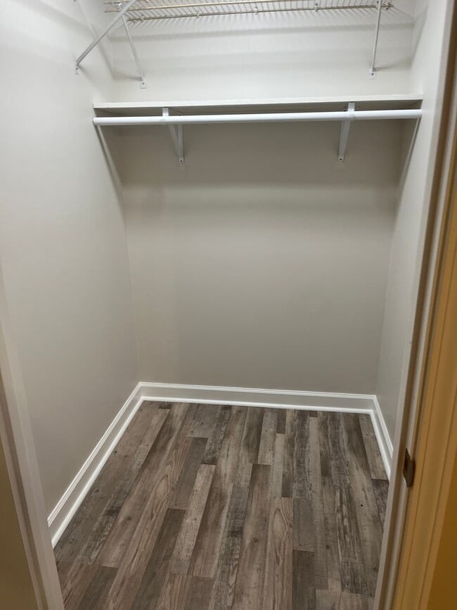 Building Photo - 11 Oakcrest Trail NE