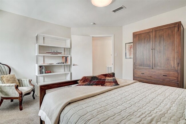 Building Photo - 6 Sugar Creek Dr