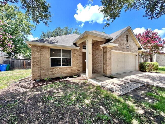 Building Photo - 3/BR 2/BA Home with Natural Light, Big Bac...