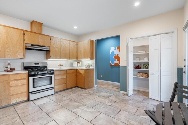 Building Photo - 2116 Glendale Pl