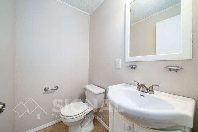 Building Photo - 5040 Oak Leaf Cir