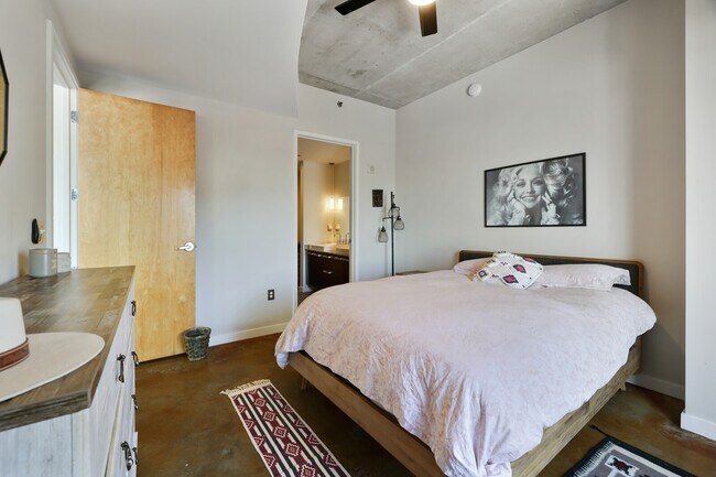 Master Bedroom - 600 12th Ave S