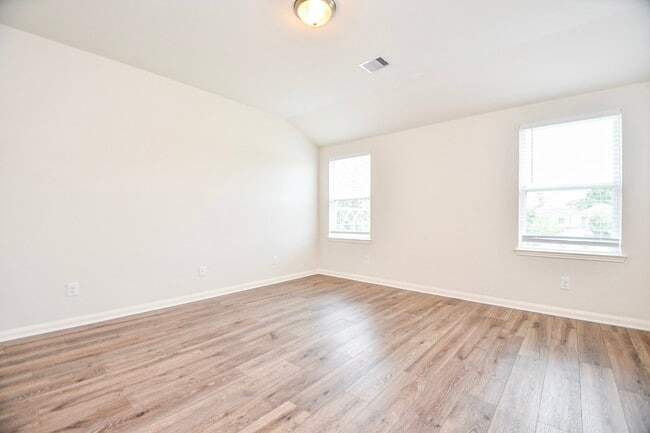 Building Photo - 10909 Panther Ct