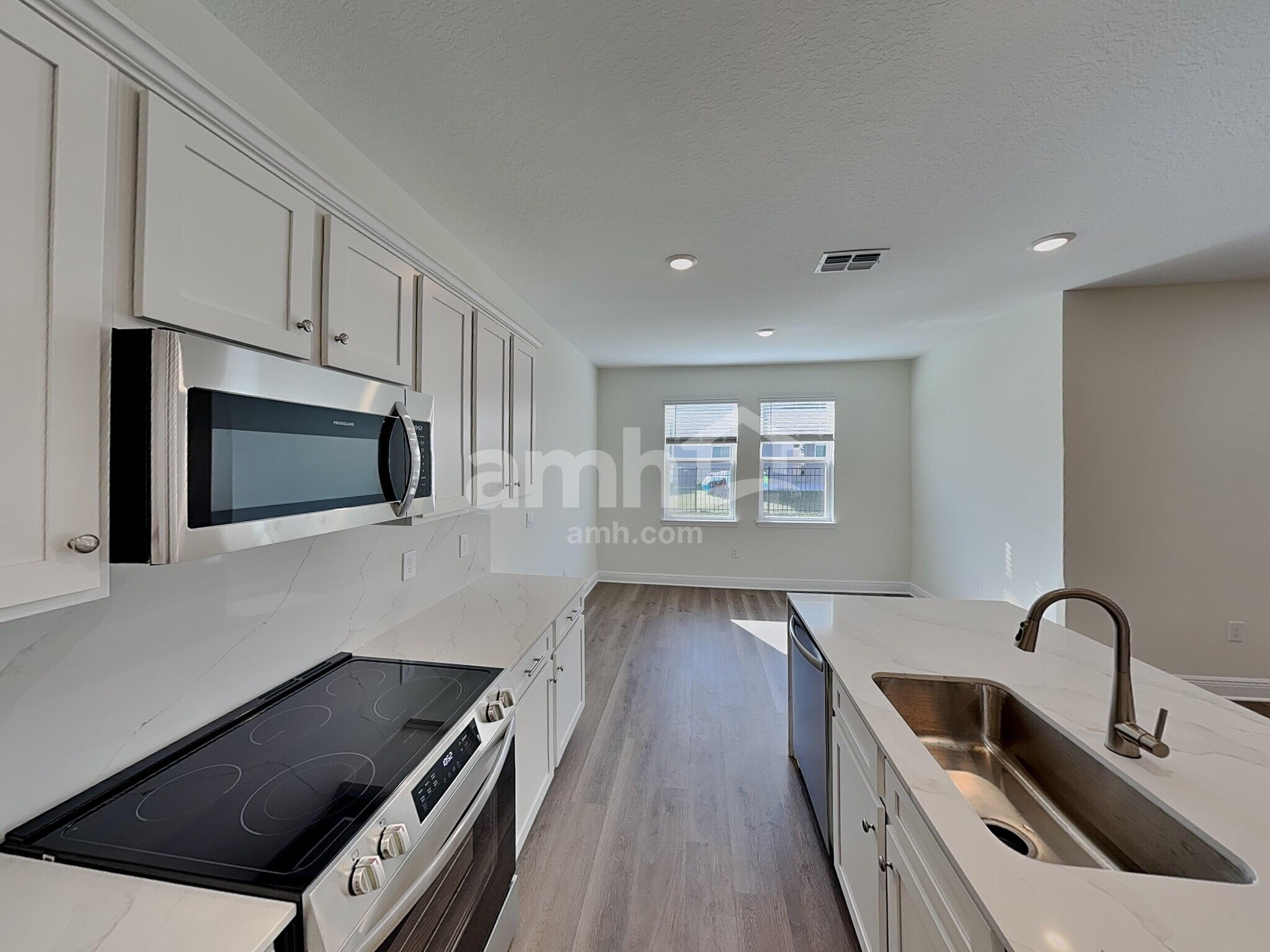 Building Photo - 5969 Sycamore Pl St