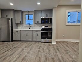 Building Photo - 286 Reiman St